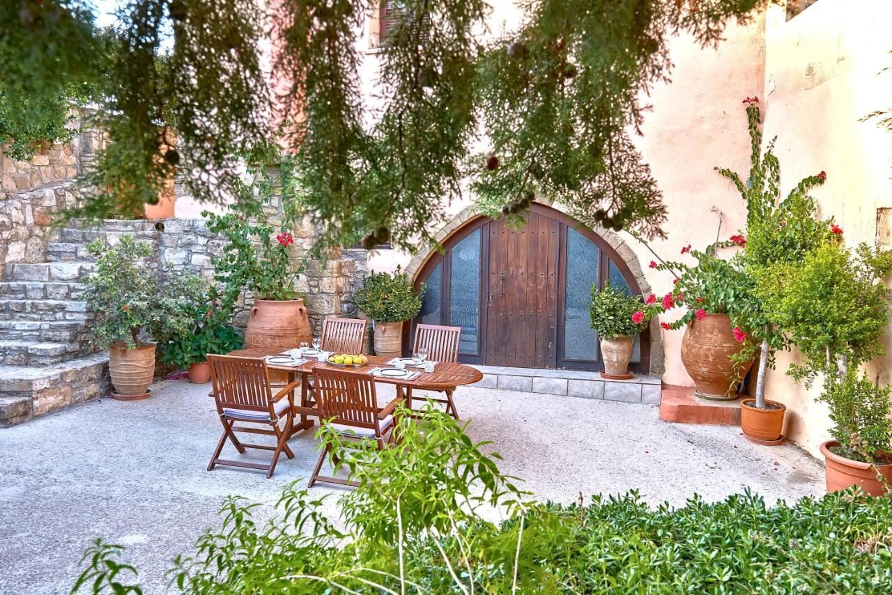 Mouri Villa Mourion  ภายนอก รูปภาพ